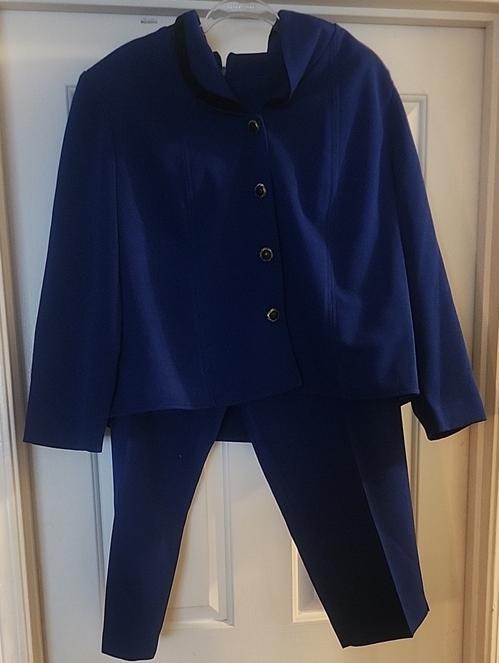 Jessica Howard Blue Cropped Jacket & Slim Pants Two-Piece Suit